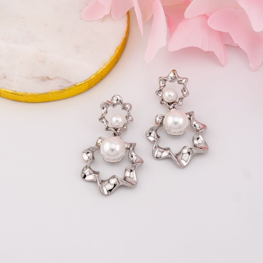 Aretes colgantes con perlas baño 18k