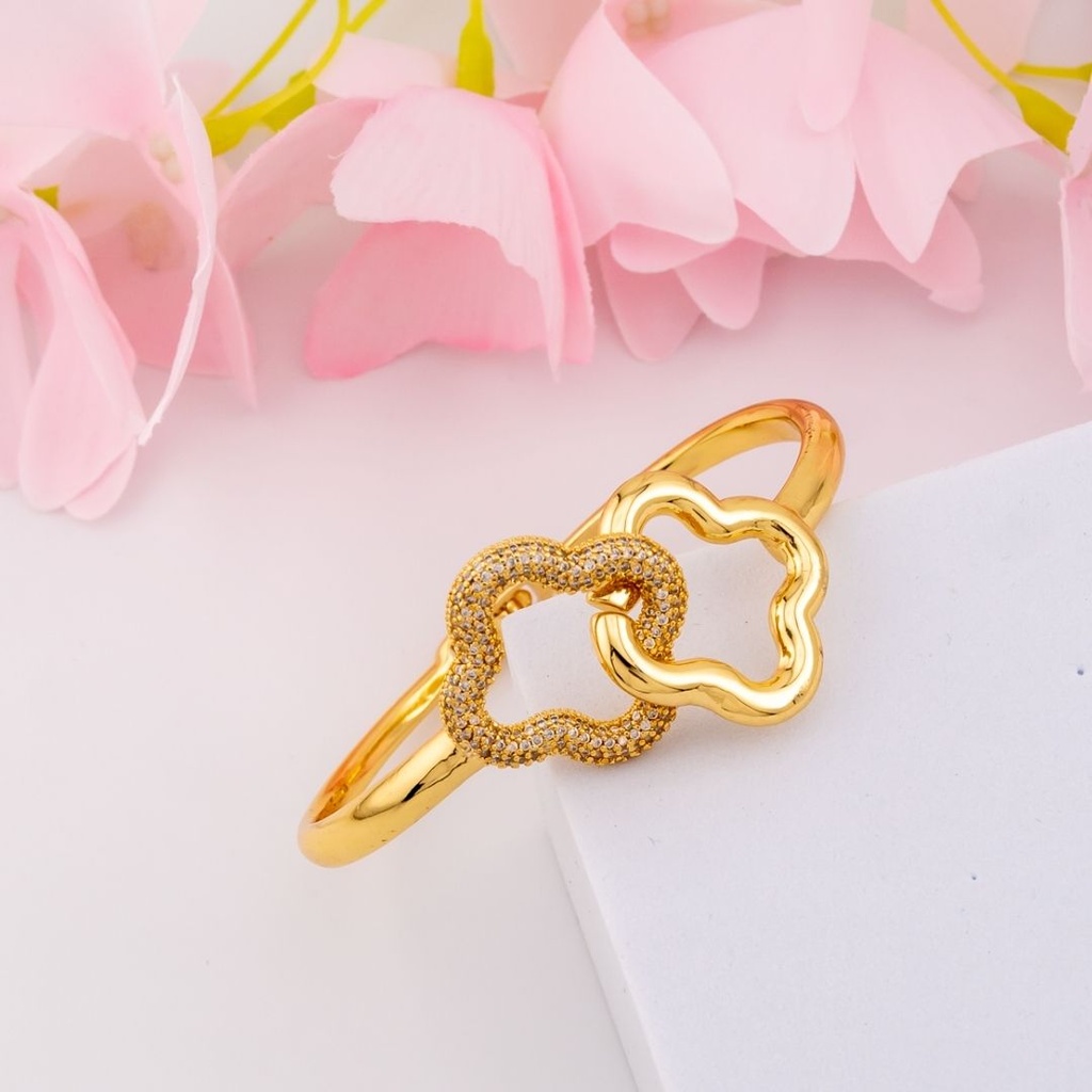 Brazalete de trebol con zirconias y baño 18k