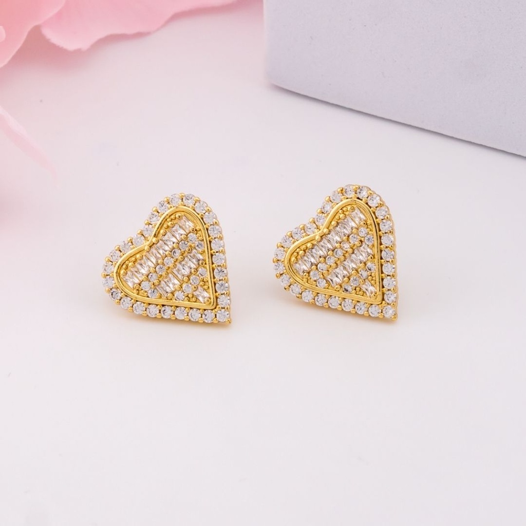 Aretes stud de CORAZON con zirconias baño 18k