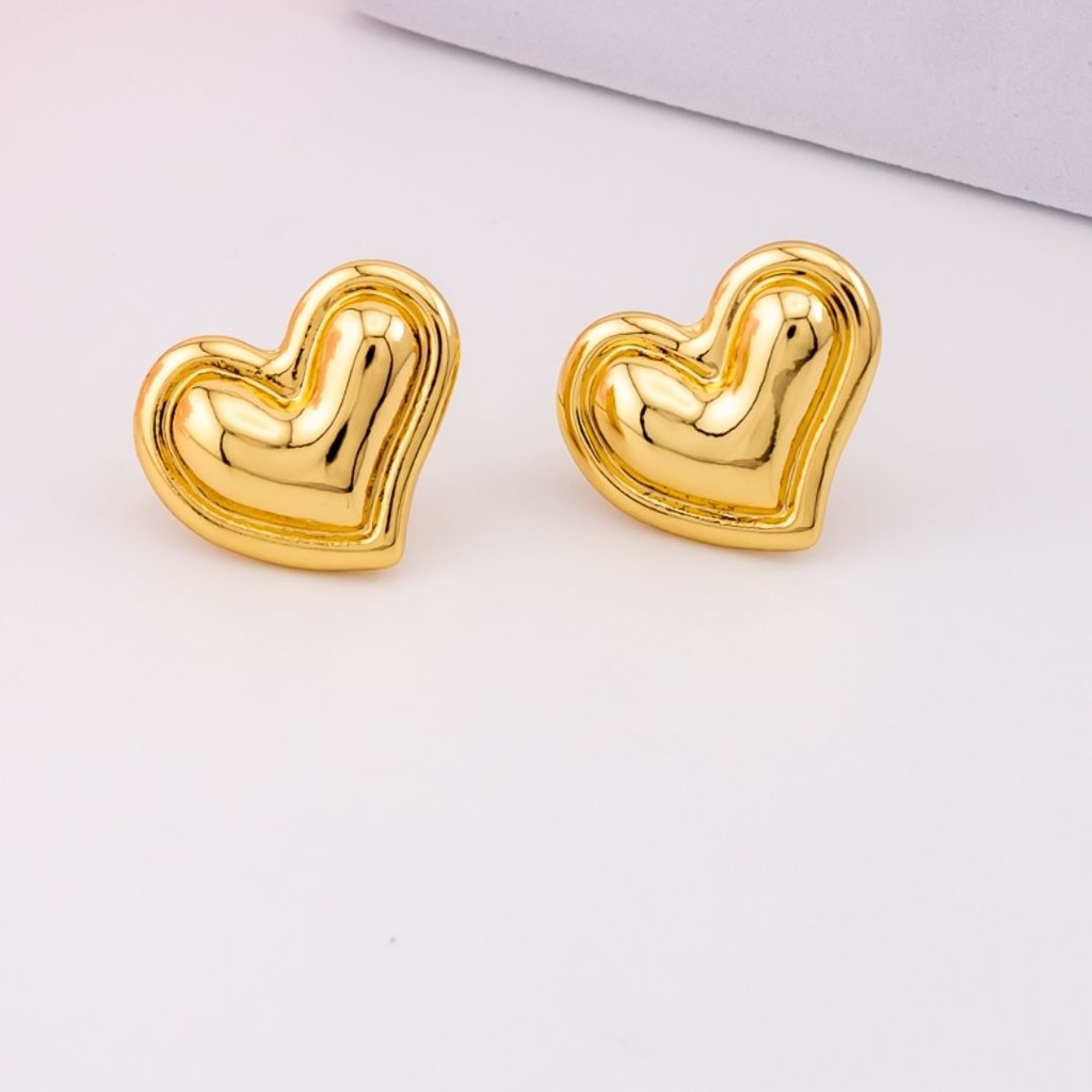 Aretes stud de CORAZON con baño 18k