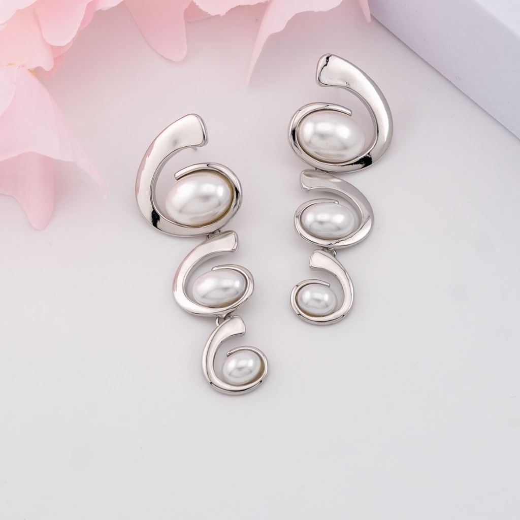 Aretes colgantes con perlas baño 18k