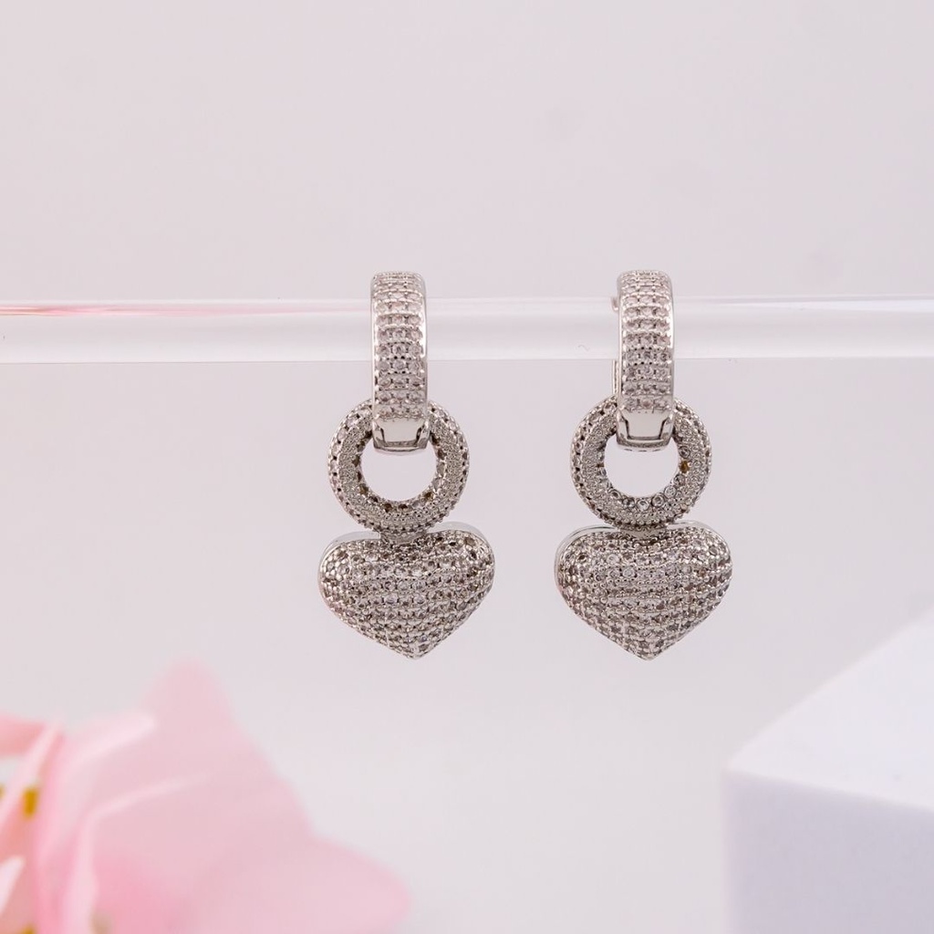 Aretes colgantes de corazones con zirconias baño 18k