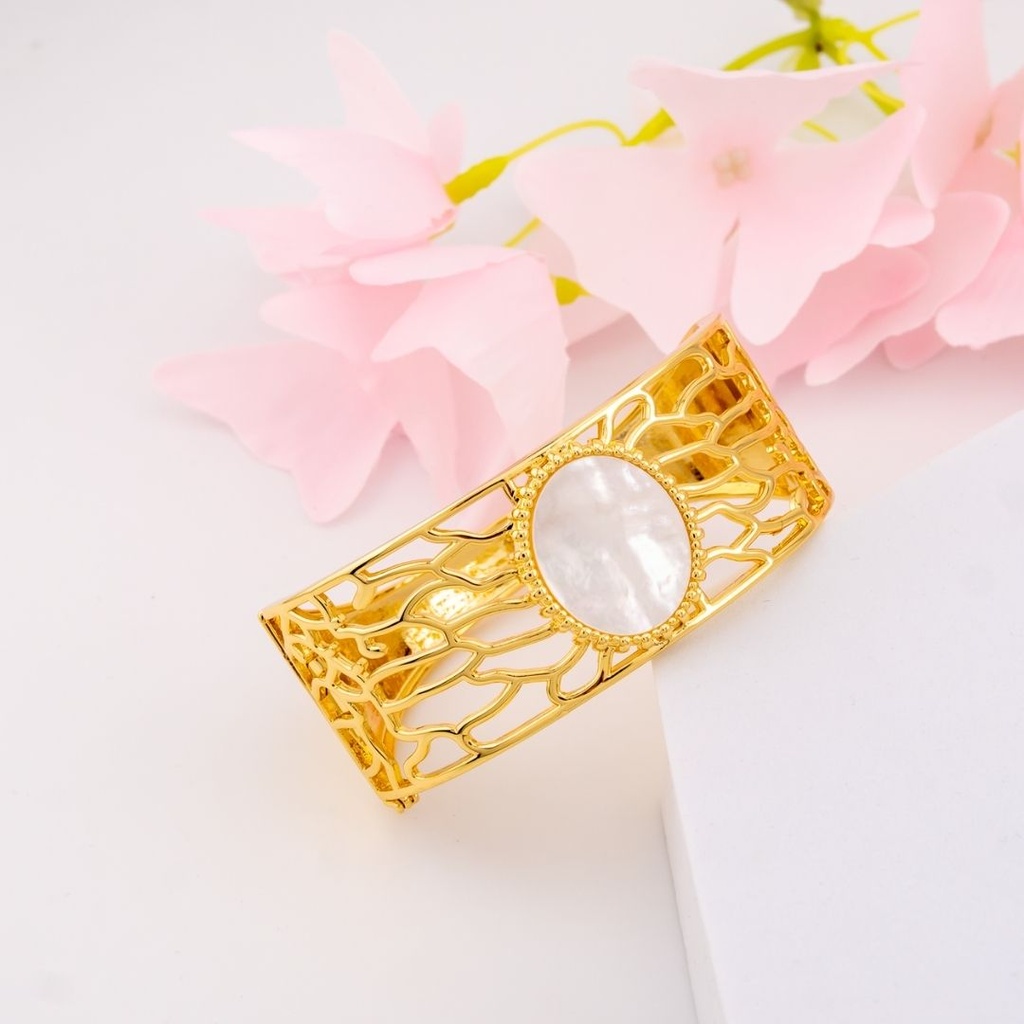 Brazalete con madre perla baño 18k