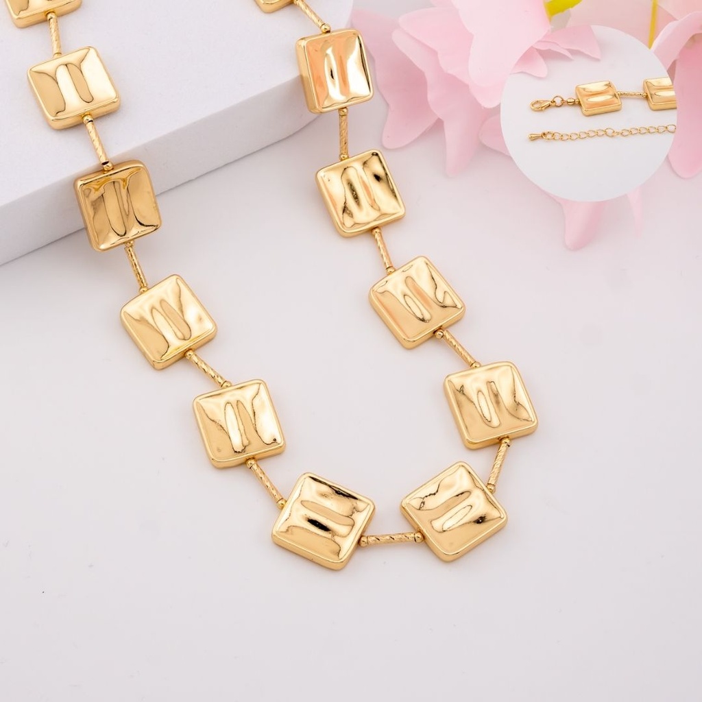 Collar cuadrado solido baño 18k