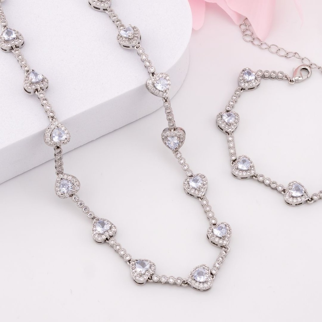 Collar de corazones con zirconias baño 18k