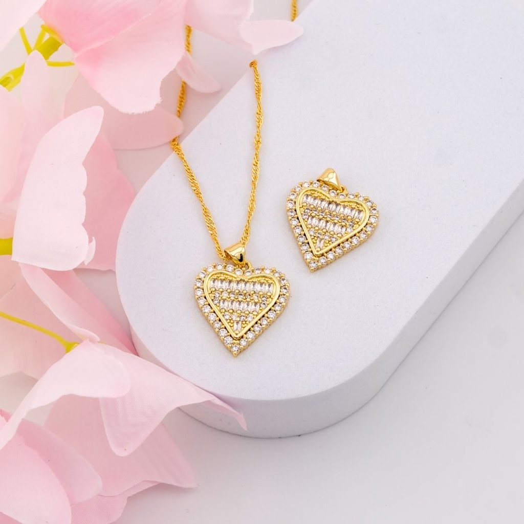 Dije de corazon con zirconias baño 18k