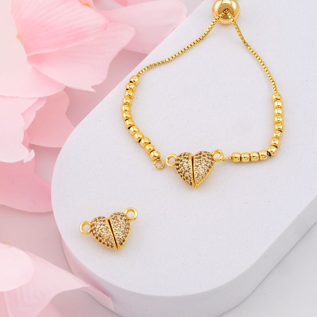 Enlace de corazon con iman y zirconias baño 18k