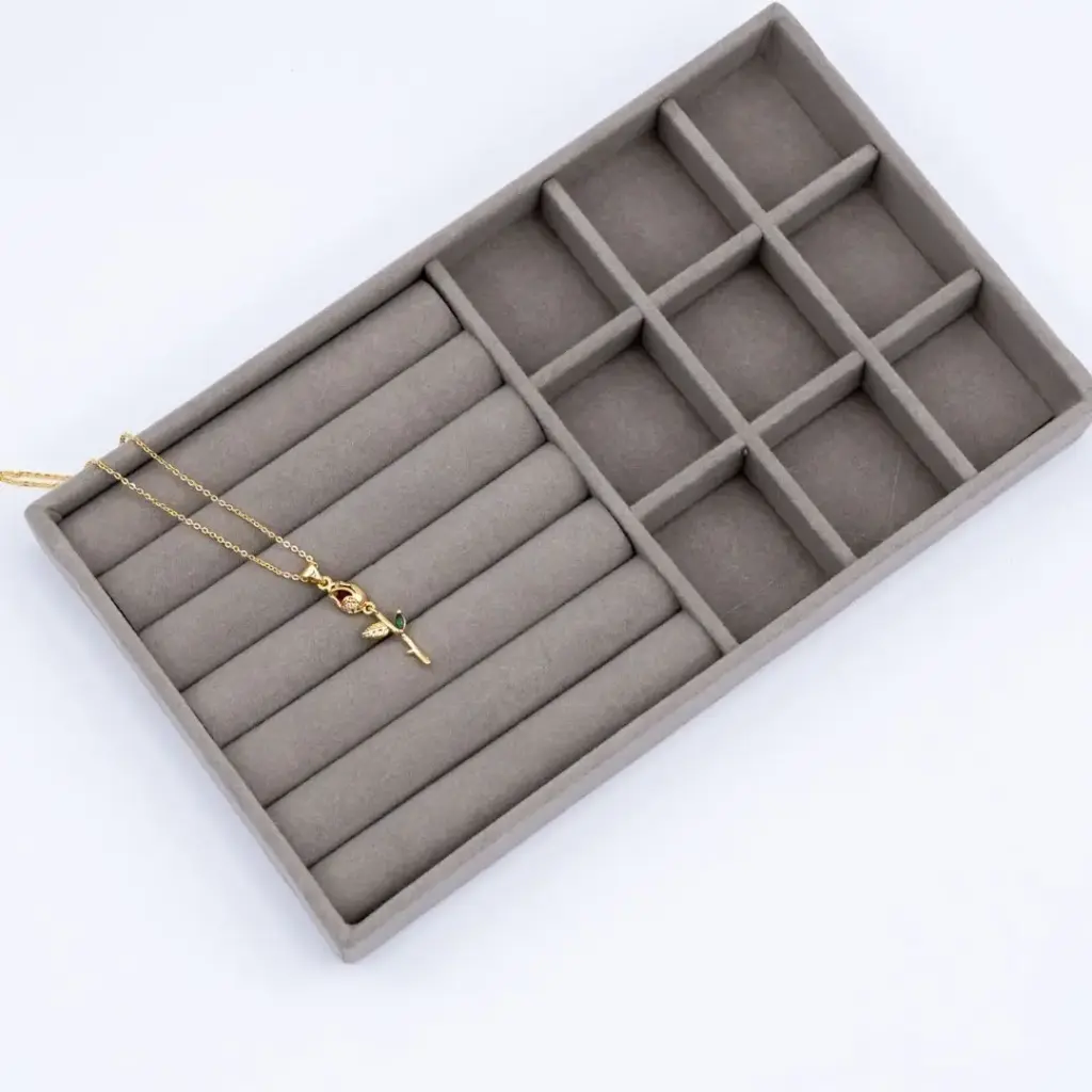 Exhibidor para joyas en velvet color gris 