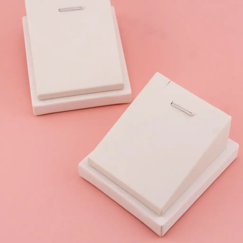 Exhibidor para joyas blanco