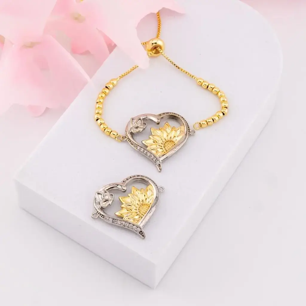 Enlace de corazón con flor baño 18k