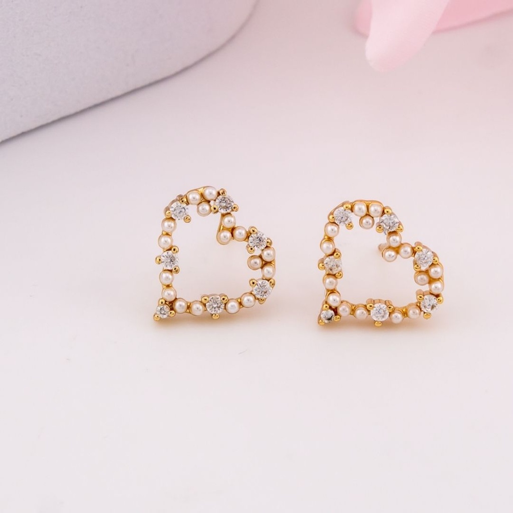 Aretes stud de corazon con zirconias baño 18k