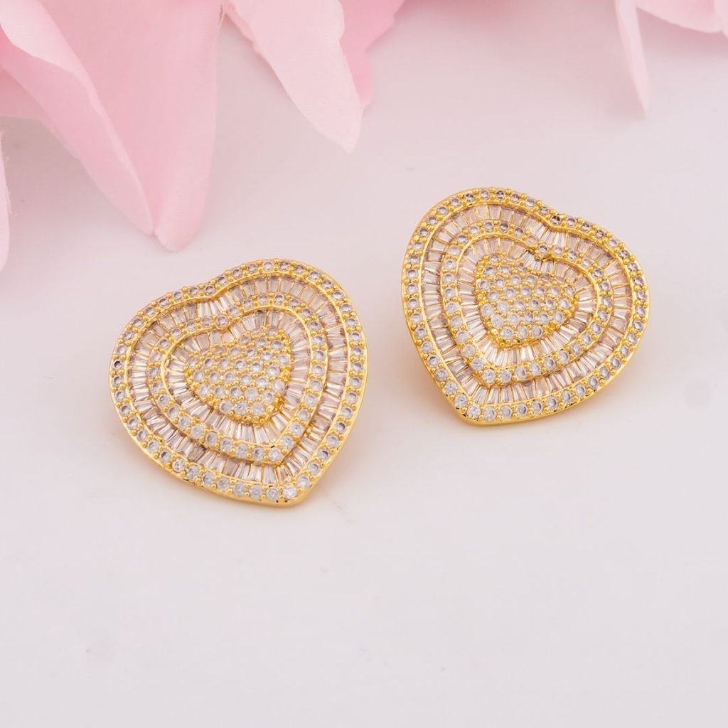 Aretes stud de corazón con zirconias baño 18k