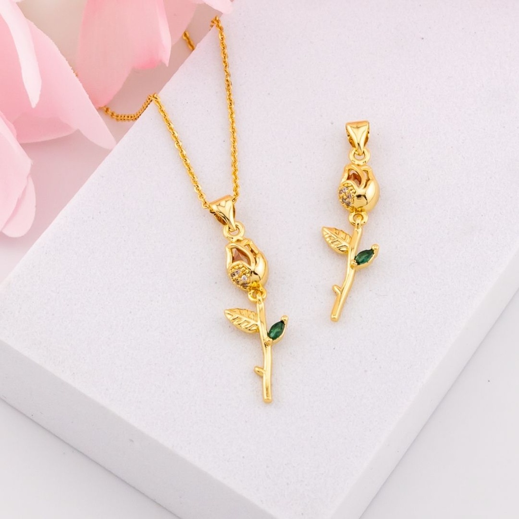 Dije tulipan con zirconias baño 18k