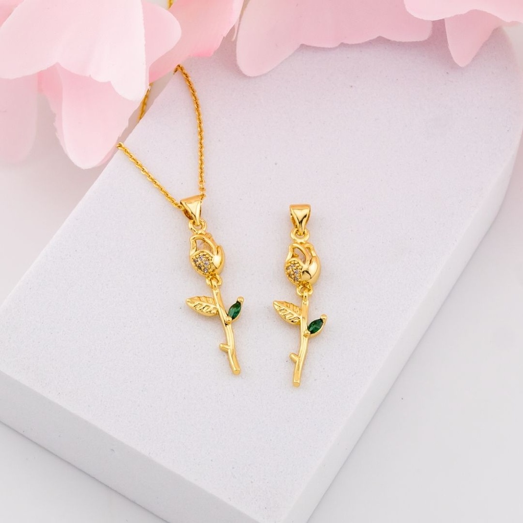 Dije tulipan con zirconias baño 18k