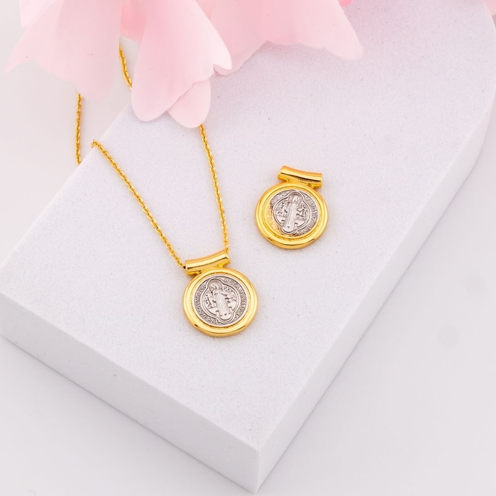 Dije medalla religiosa doble color baño 18k