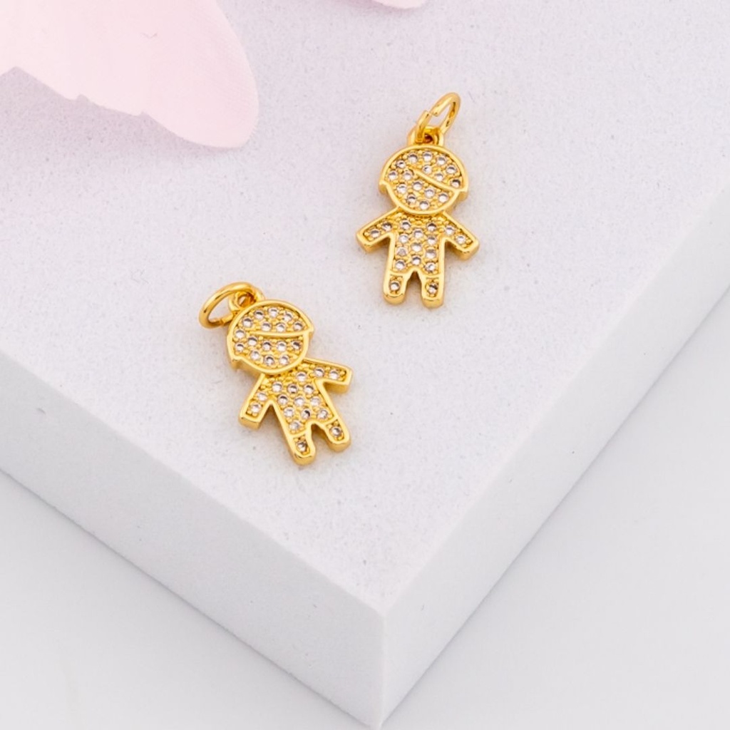 Dije niño con zirconias baño 18k