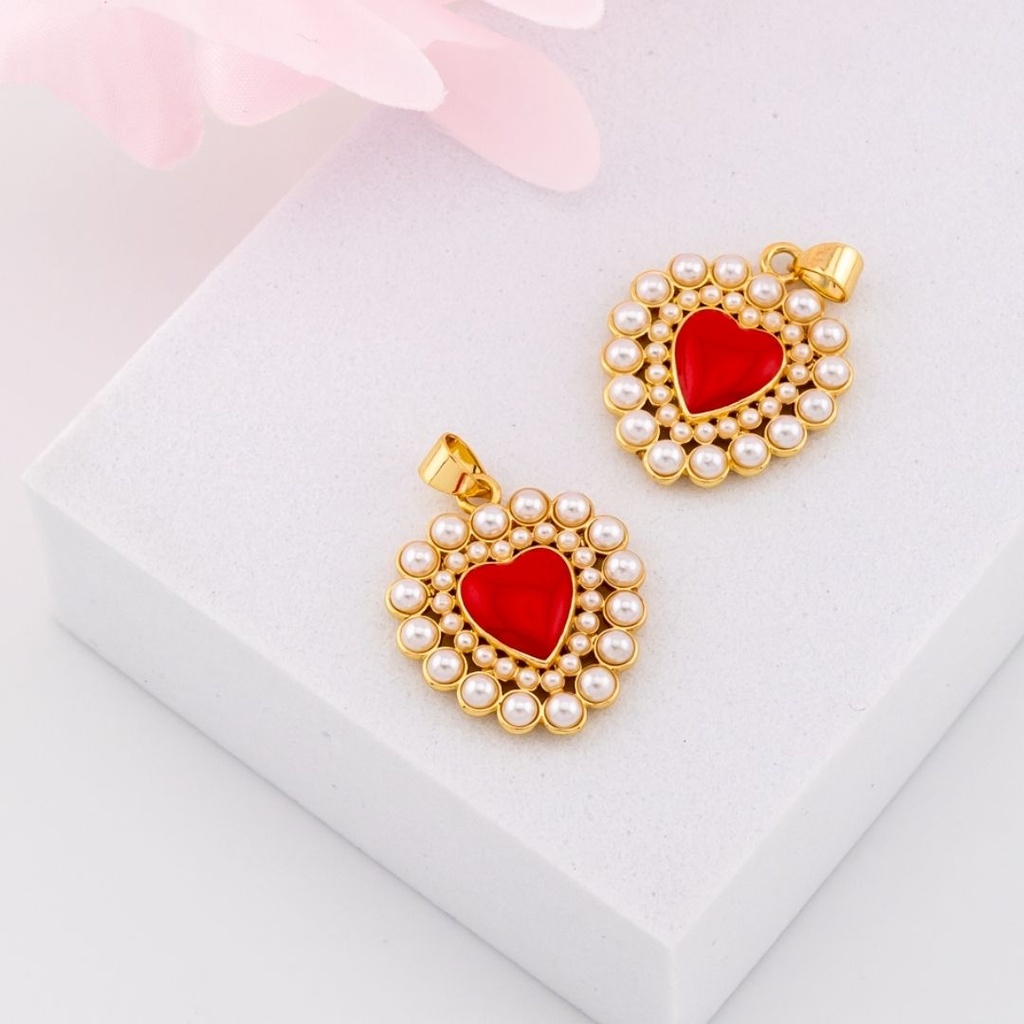 Dije corazon esmaltado con perlas baño 18k