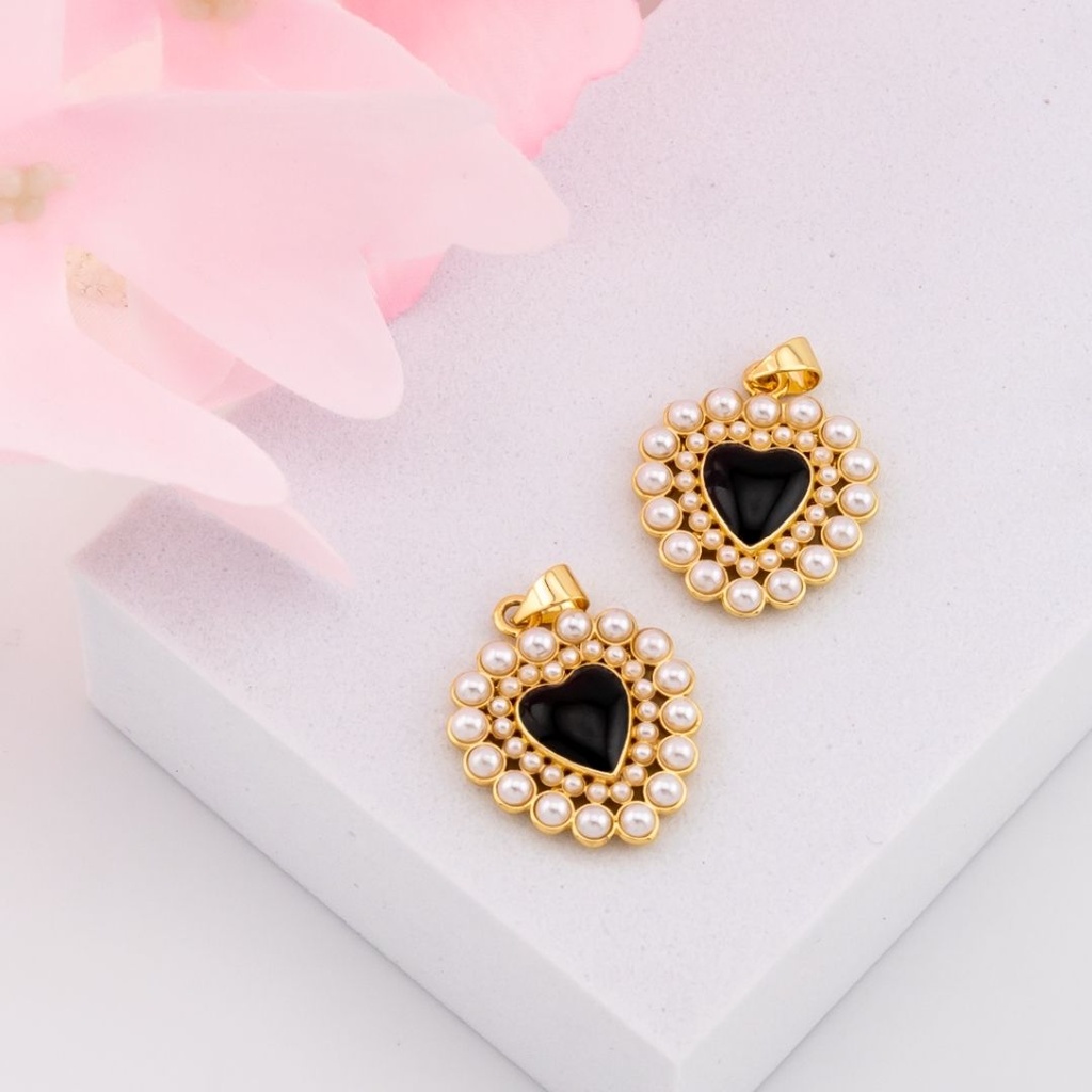 Dije corazon esmaltado con perlas baño 18k