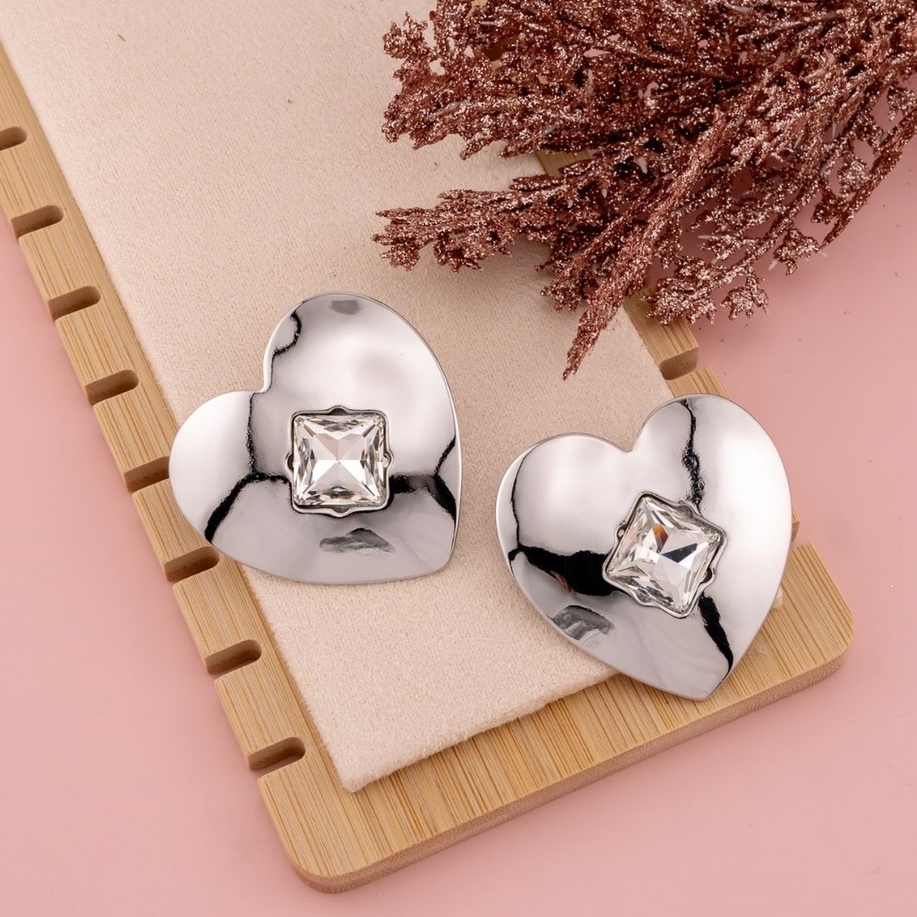 Aretes stud de corazon baño 18k