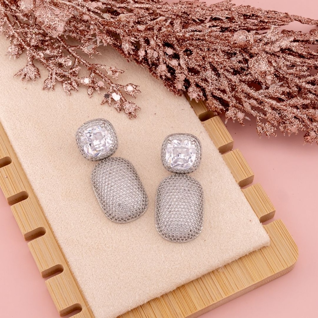 Aretes colgantes con zirconias baño 18k