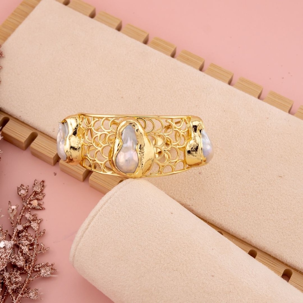 Brazalete con perlas barrocas engastado en Gold filled