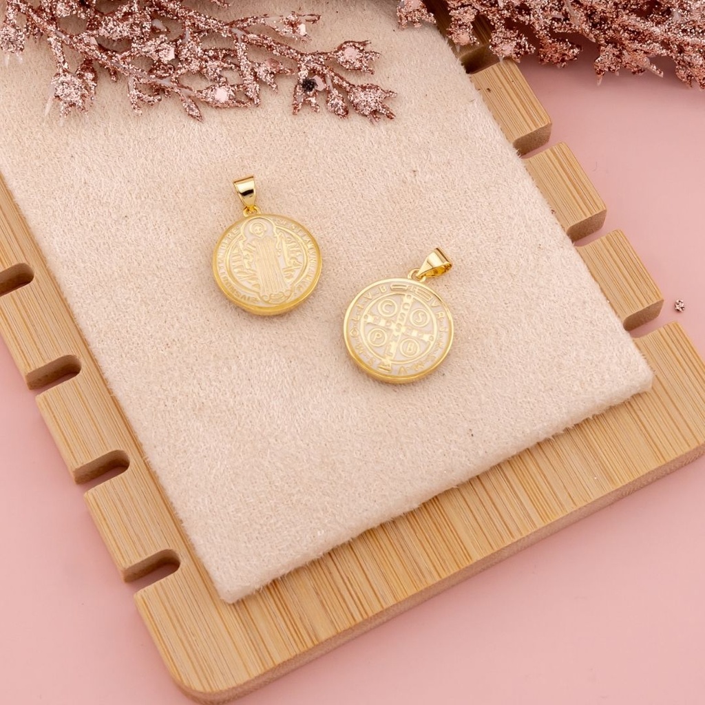 Dije San benito esmaltado baño 18k