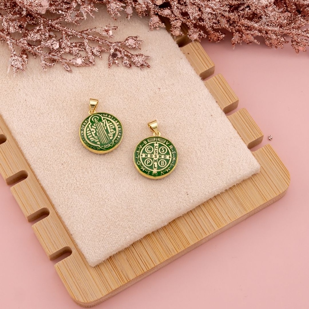 Dije San benito esmaltado baño 18k verde