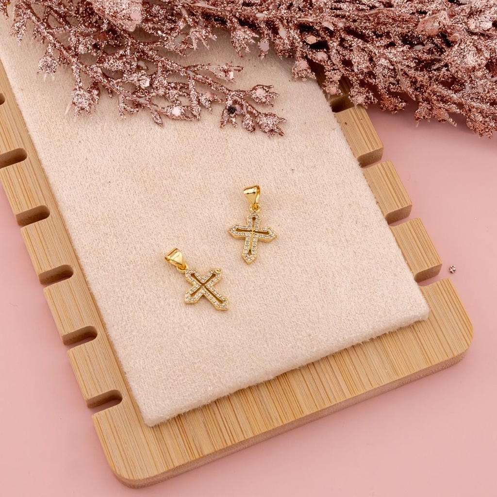 Dije de cruz con zirconias baño 18k
