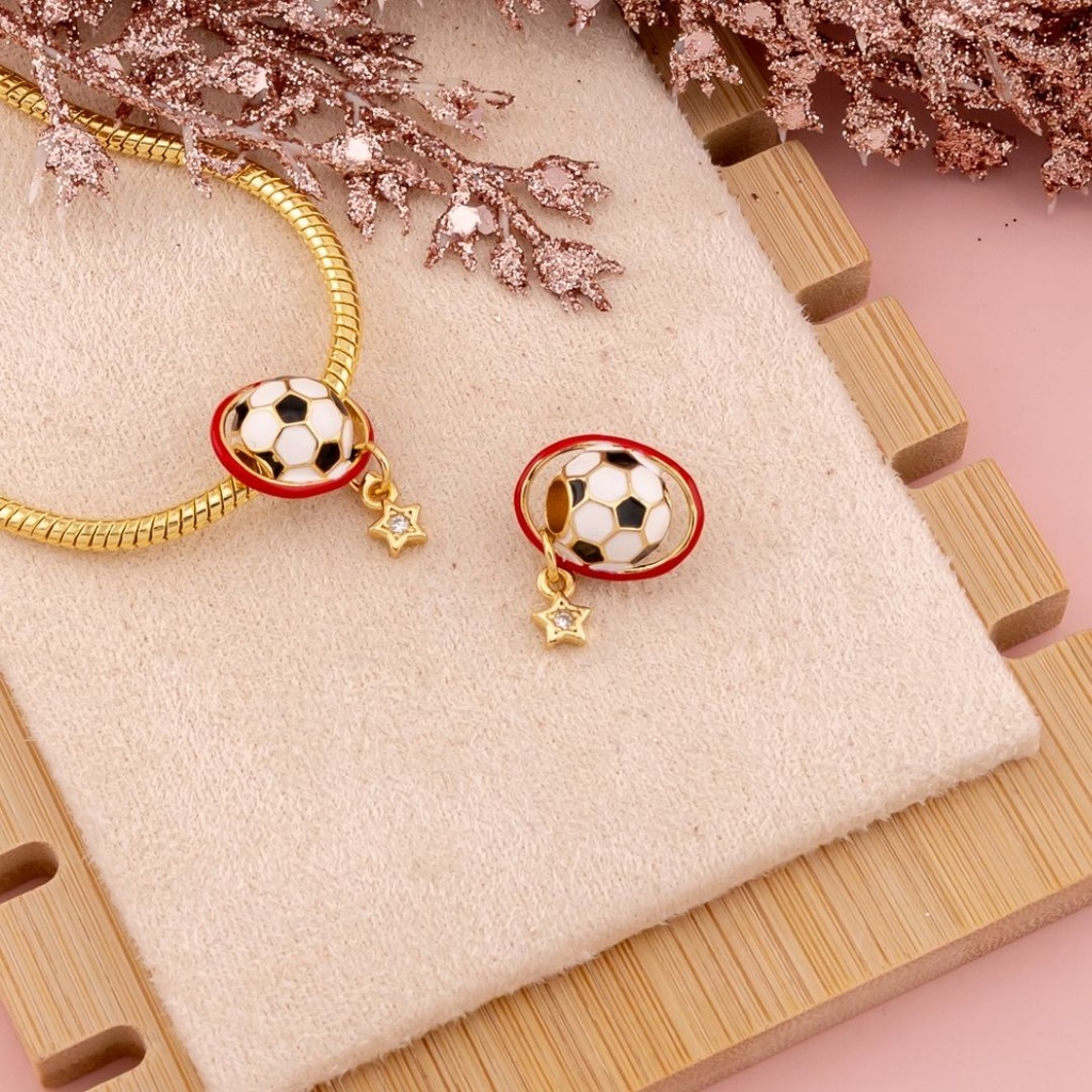 Charm de pelota de futbol baño 18k