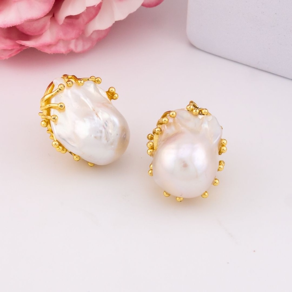 Aretes stud de perla barroca baño 18k