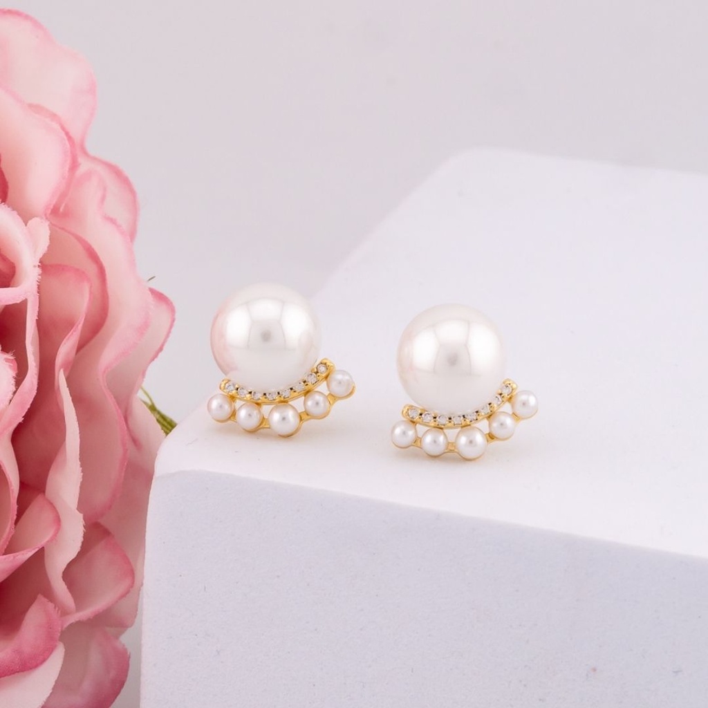 Aretes stud con perlas baño 18k