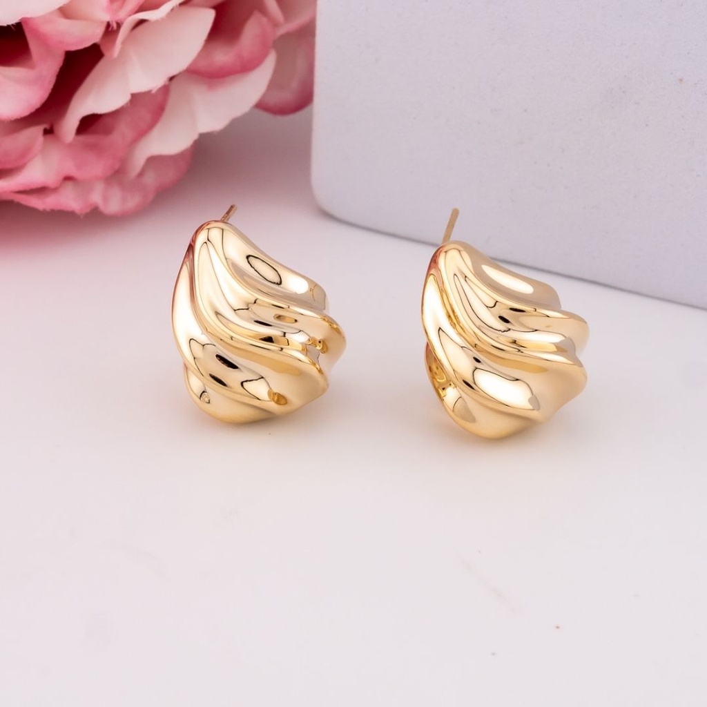 Aretes stud de gota baño 18k
