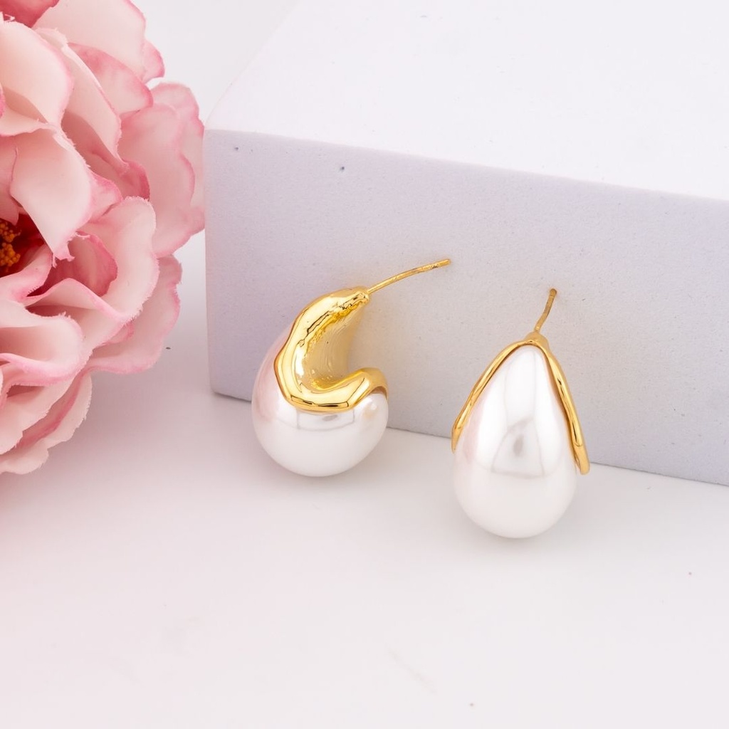 Aretes de gota con perla baño 18k
