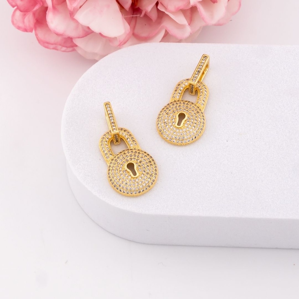 Dije candado con zirconias baño 18k