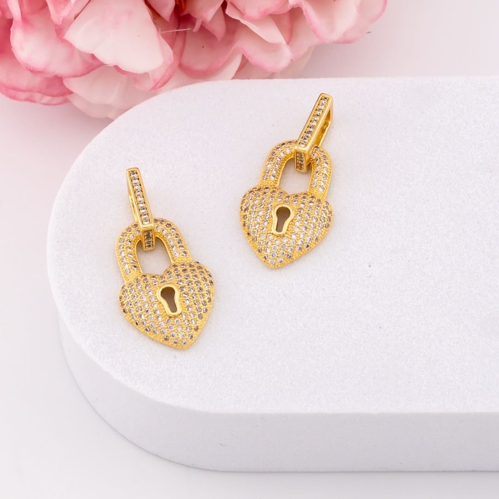 Dije candado corazon con zirconias baño 18k