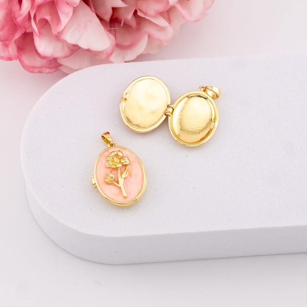 Dije relicario esmaltado de flor baño 18k
