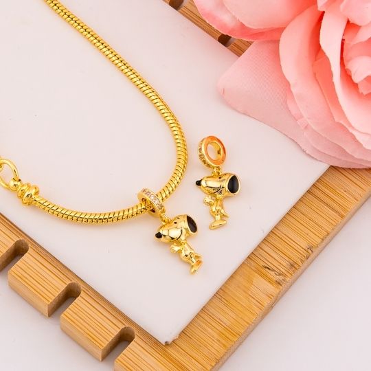 Charm de Snoopy baño 18k