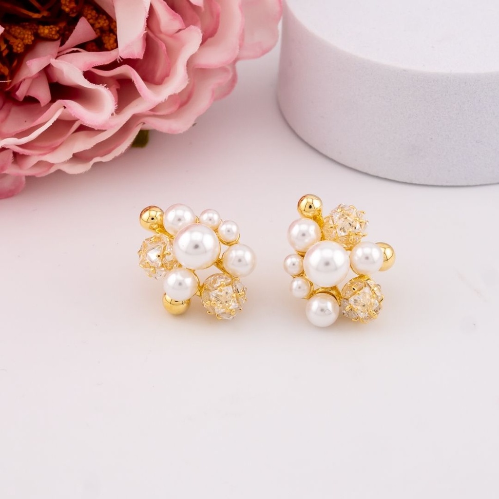 Aretes stud con perlas baño 18k