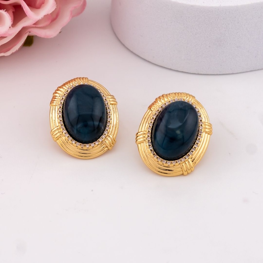 Aretes stud ovalados baño 18k