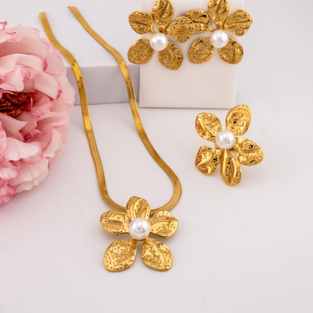 Set de collar, aretes y anillo de flor en acero inoxidable