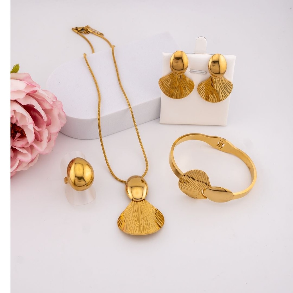 Set de collar, aretes, brazalete y anillo chunky en acero inoxidable