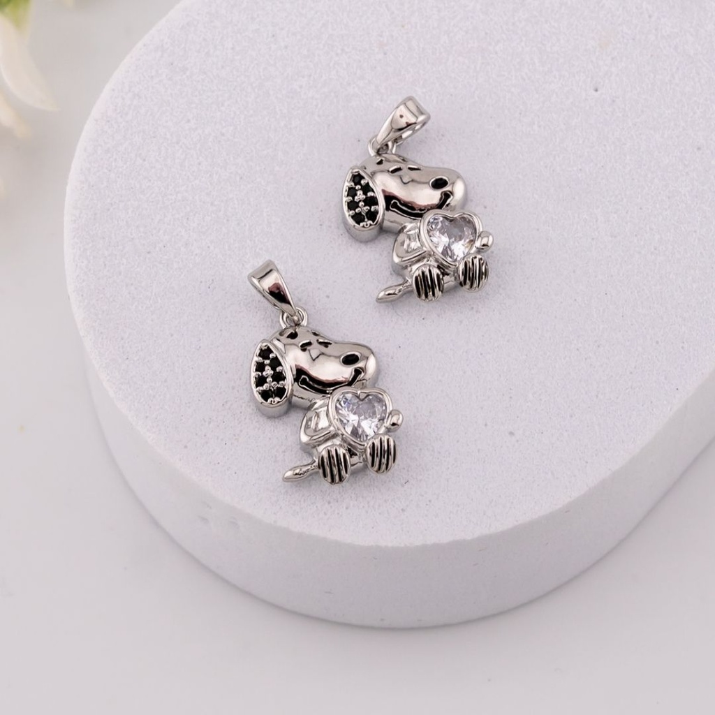Dije de SNOOPY con zirconias baño 18k