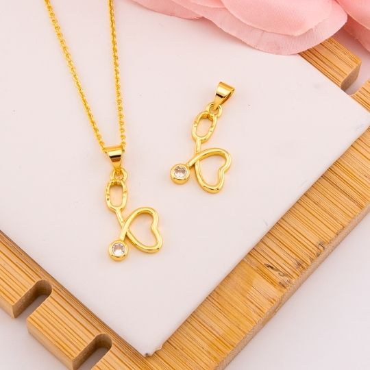 Dije de estetoscopio baño 18k