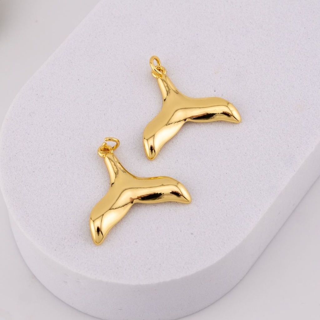 Dije cola de sirena baño 18k