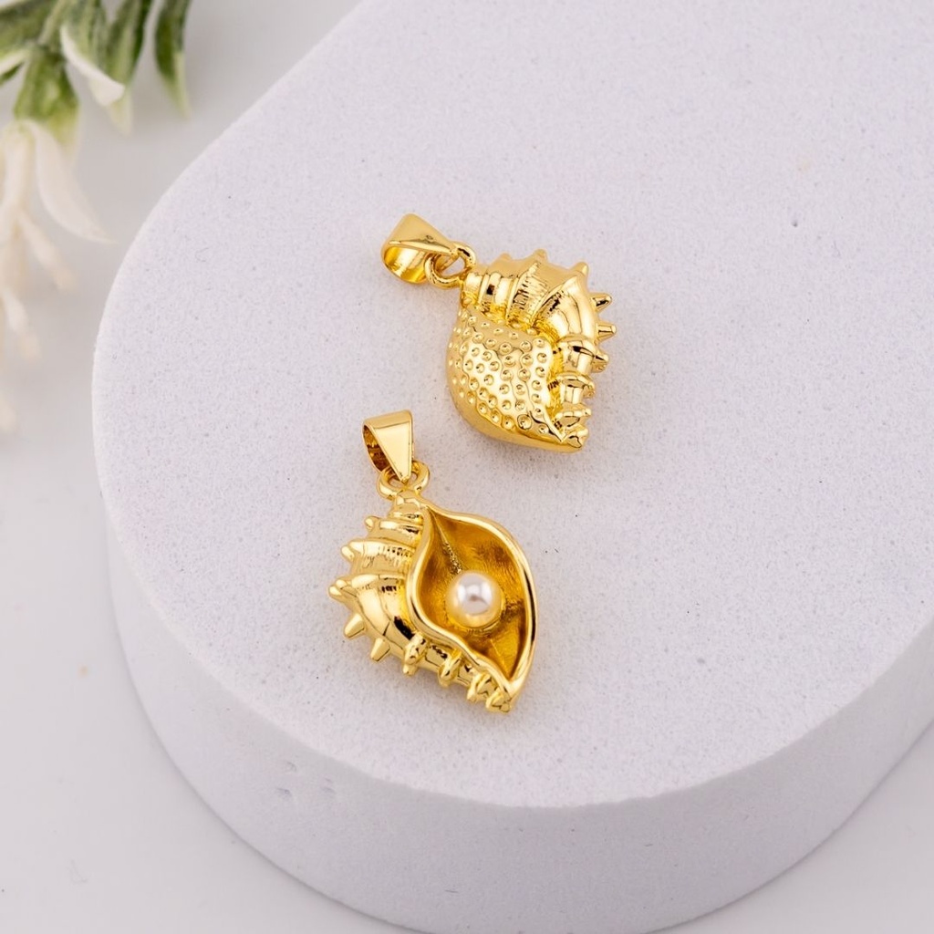 Dije caracol con perla baño 18k