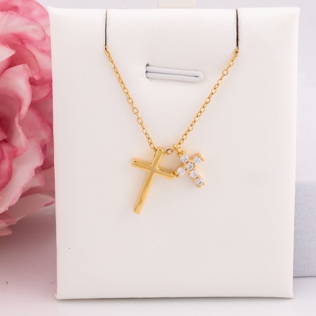 Cadena de cruz con zirconias baño 18k