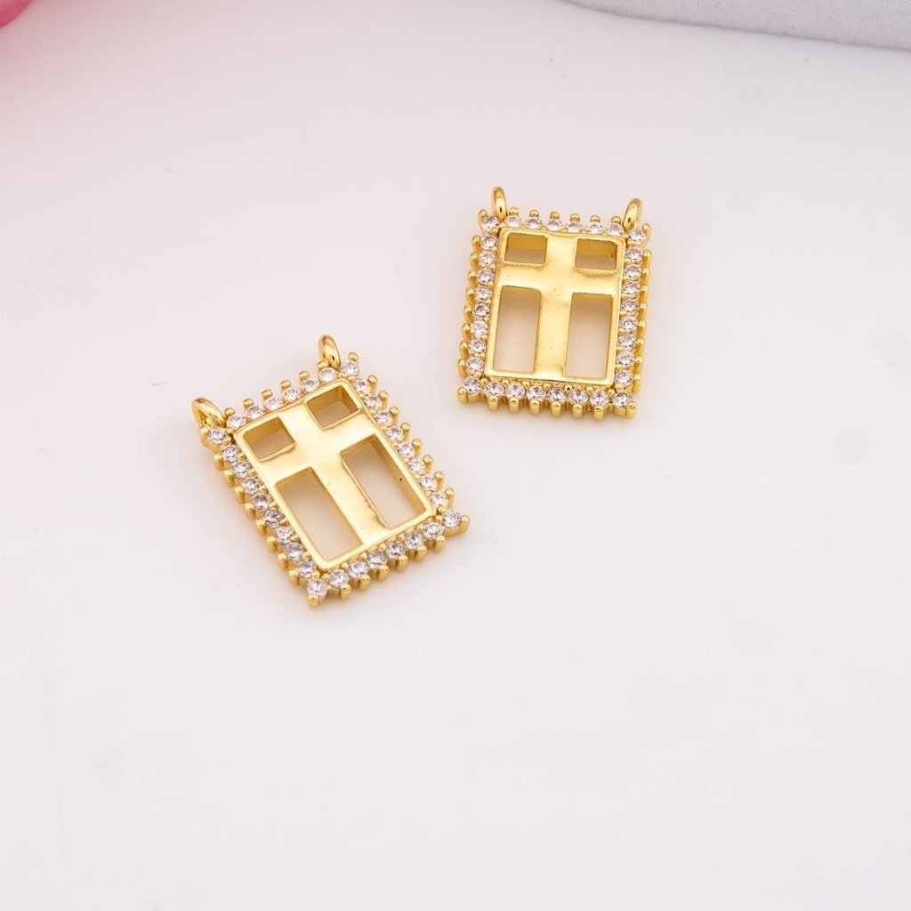 Dije escapulario con zirconias baño 18k