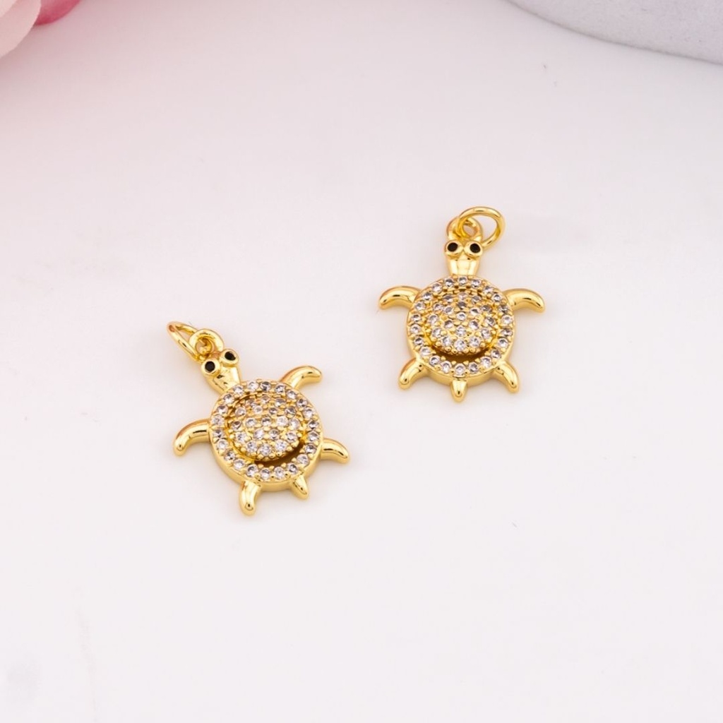 Dije de tortuga con zirconias baño 18k