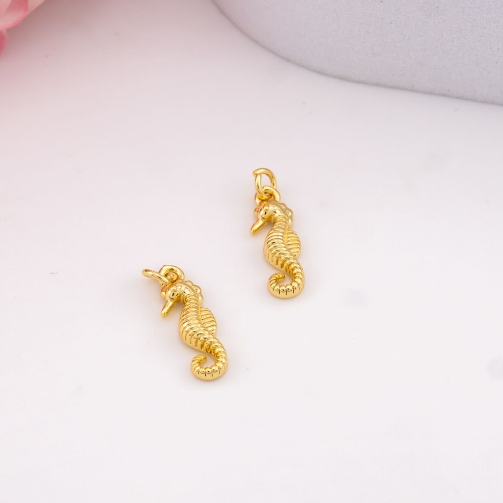 Dije caballito de mar baño 18k