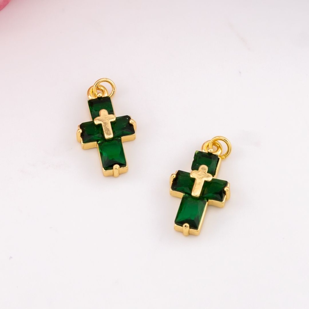Dije de cruz con zirconias baño 18k verde